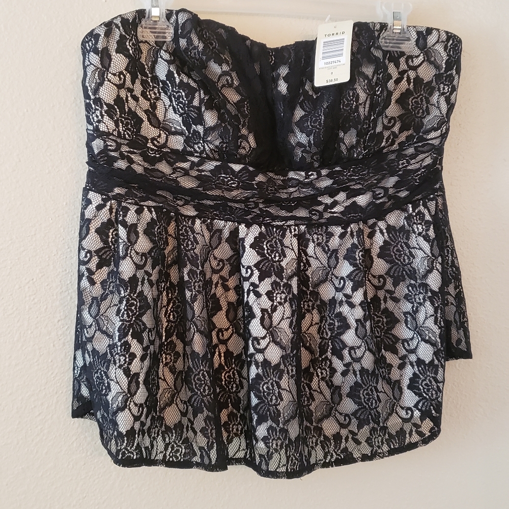 Torrid size 0 lace pleated strapless top